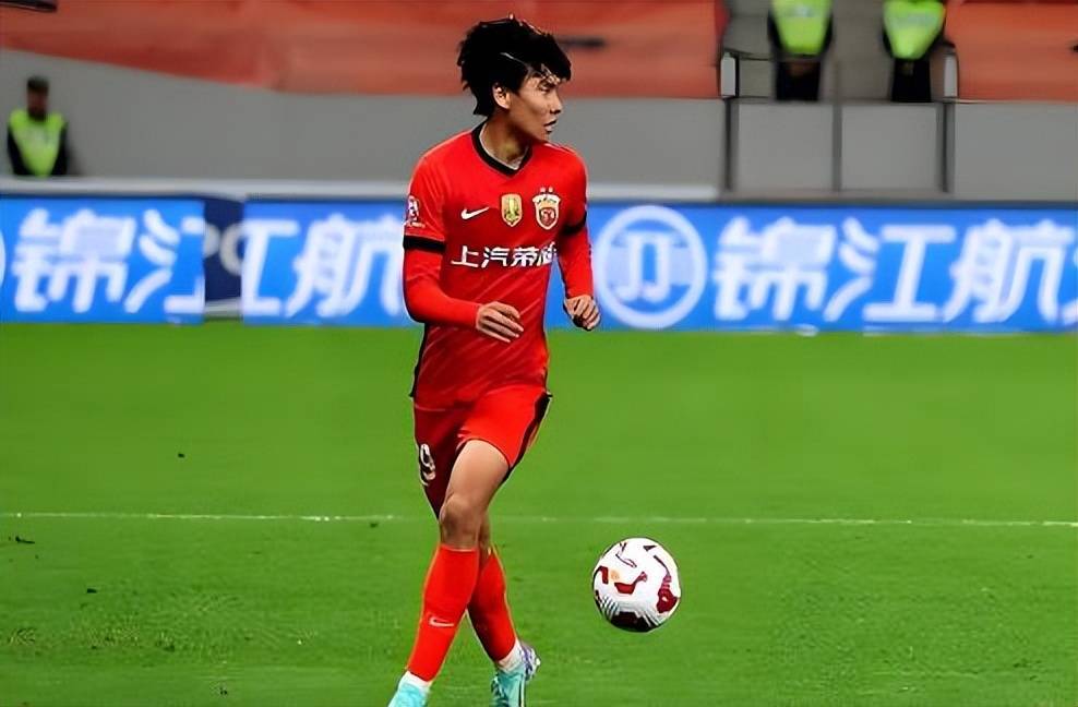 德转宣!上港本土锋霸李新翔将以490万转会费加盟德甲门兴,值得期待
